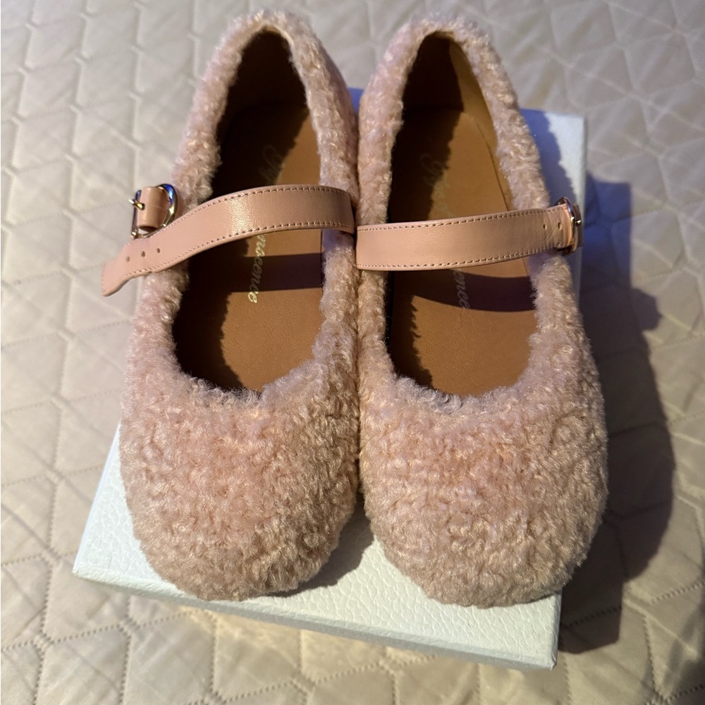 Age of Innocence blush pink teddy sherpa Mary Janes size 33/1.5